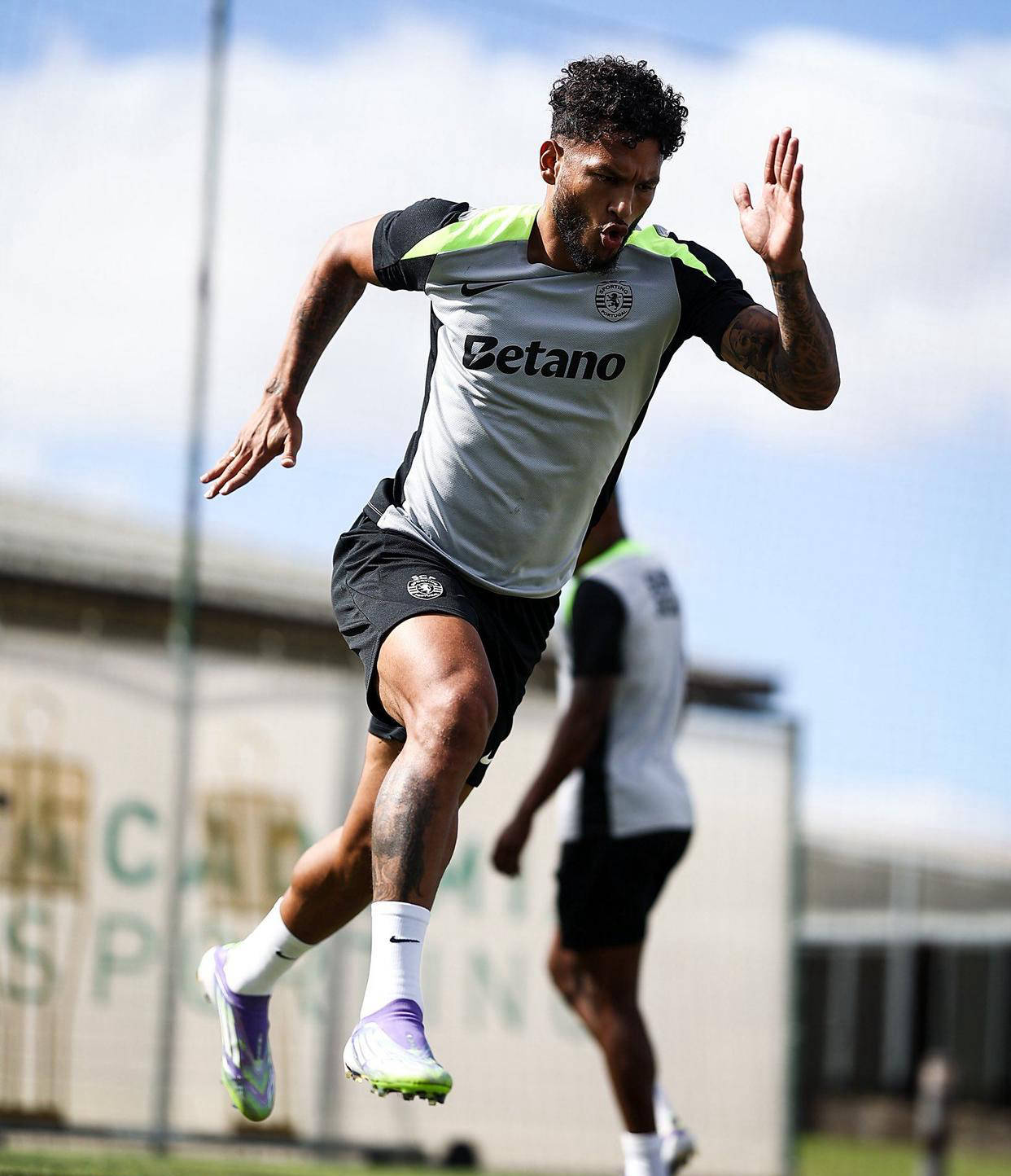 爱游戏下载-关于今晨德甲焦点战，波尔图造点机会，气氛紧张，轮换策略成焦点的信息